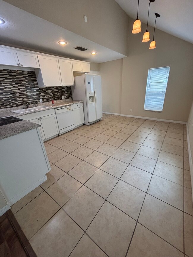 kitchen - 700 Pennsylvania Ave