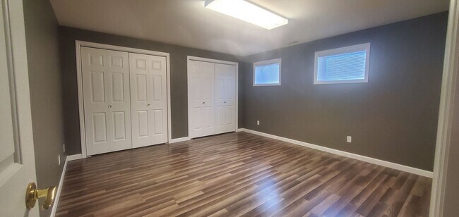 Building Photo - Large 5 bedroom home in Briarwood
