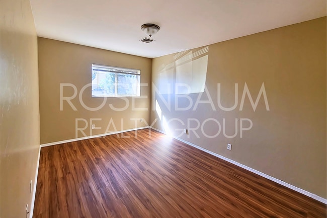 Building Photo - Charming and cozy 2-bedrooms, 2-baths apar...