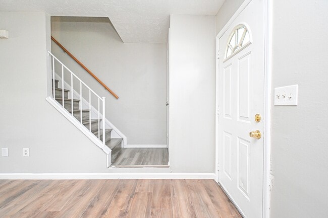 Building Photo - 10943 Birchridge Dr