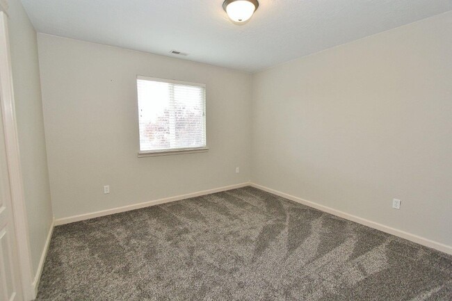 Building Photo - Spacious Craftsman Style Home