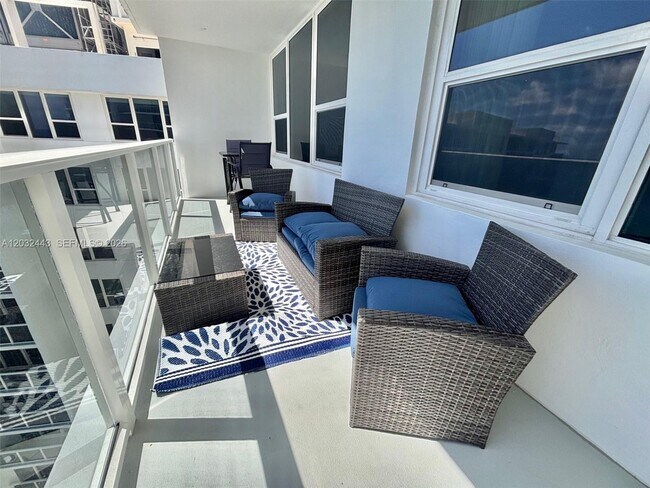 Building Photo - 3505 S Ocean Dr