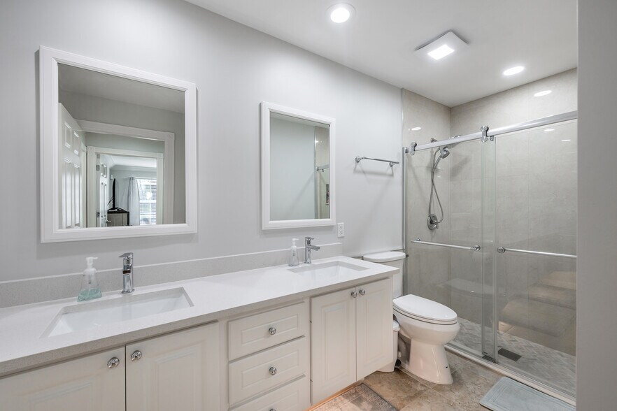 Building Photo - 7221 Bellini Way