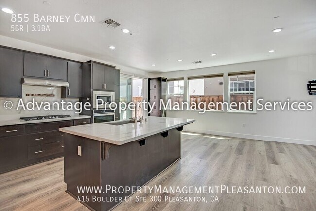 Building Photo - 855 Barney Common