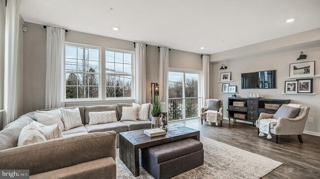 Building Photo - 1069 Meadowlark Dr