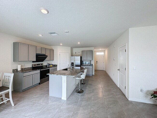 Building Photo - 8379 Ender Hls Dr