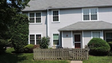 Building Photo - 62 Eaton Ct