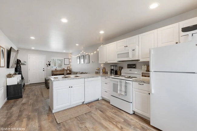 Building Photo - 2B/1.5BA Duplex for Rent