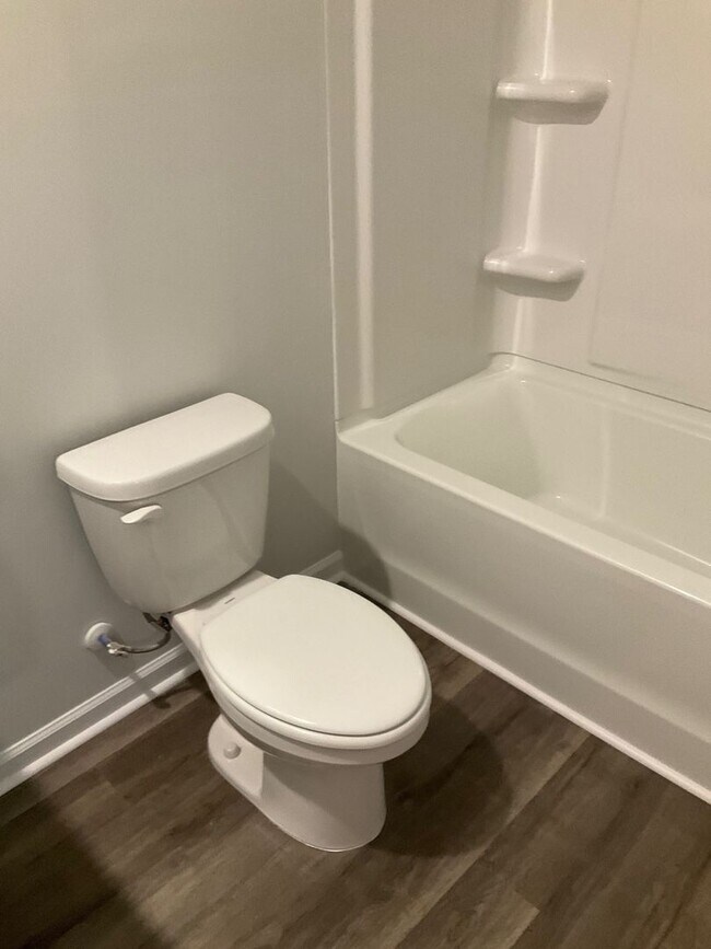 Building Photo - Welcome to this stunning townhouse in Leland, NC!