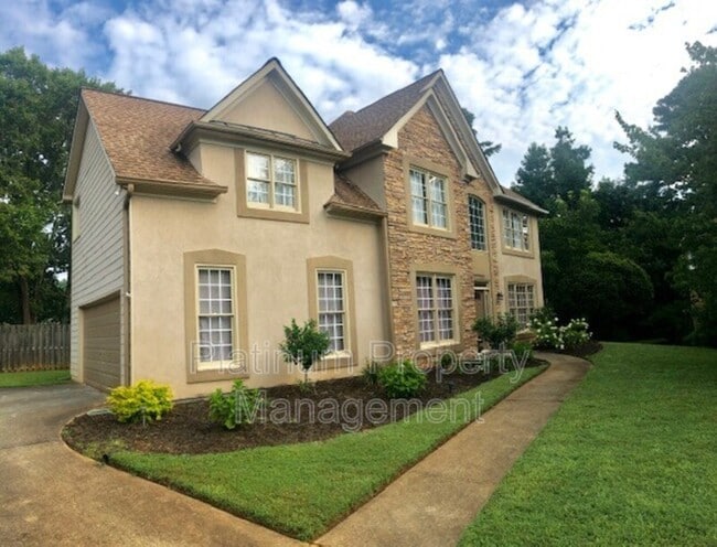 Building Photo - 3335 Woodside Ct