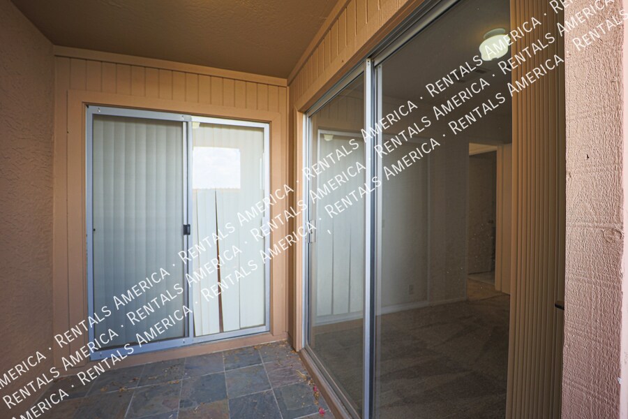 Building Photo - 317 W Hononegh Dr