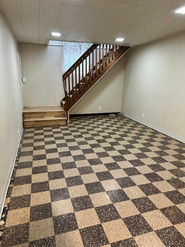 Building Photo - 99 S Lamar St