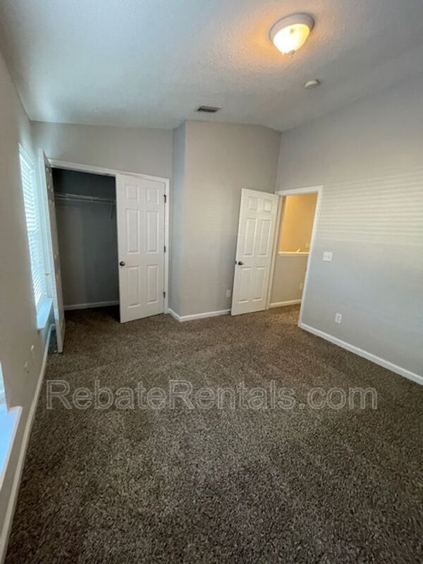 Building Photo - 13026 Sunset Lake Dr