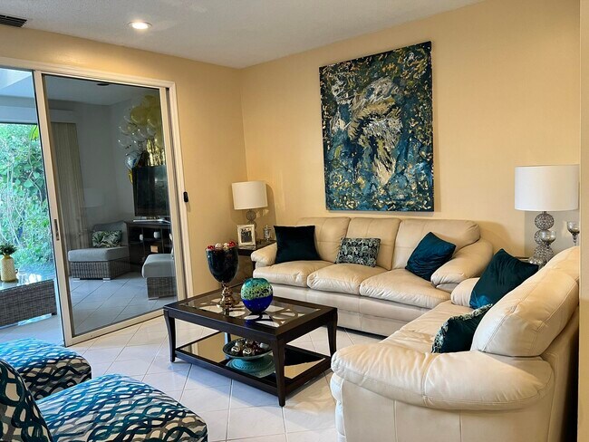 Building Photo - 6787 Via Regina