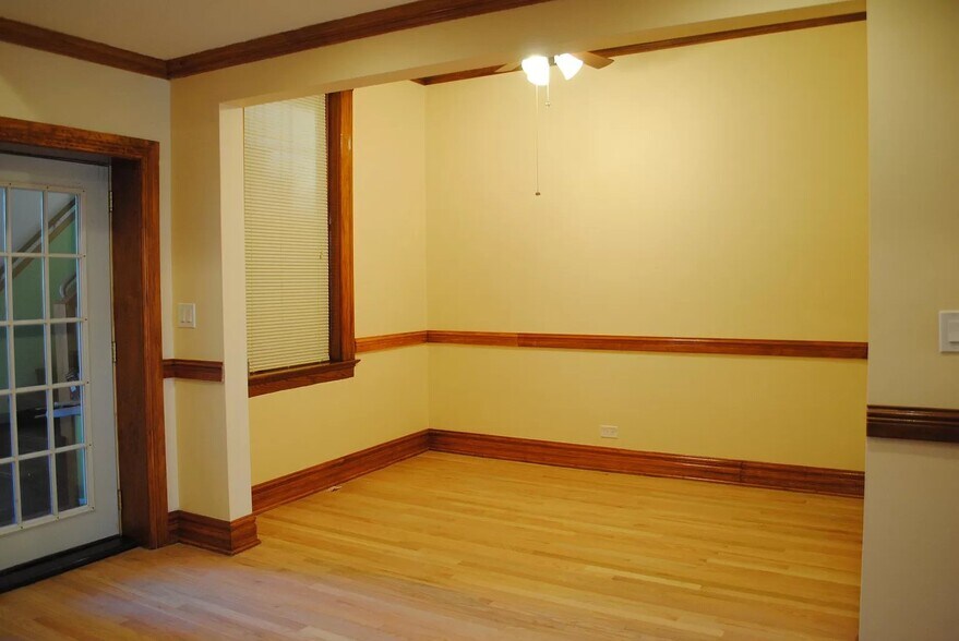 Building Photo - 3044 W North Ave