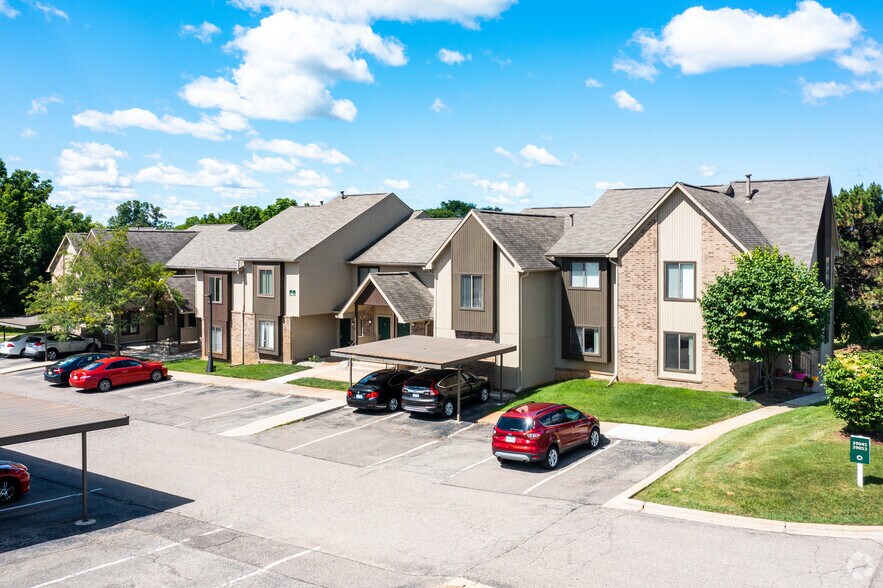 Polo Club Apartments 39352 Polo Club Dr Farmington Hills MI 48335