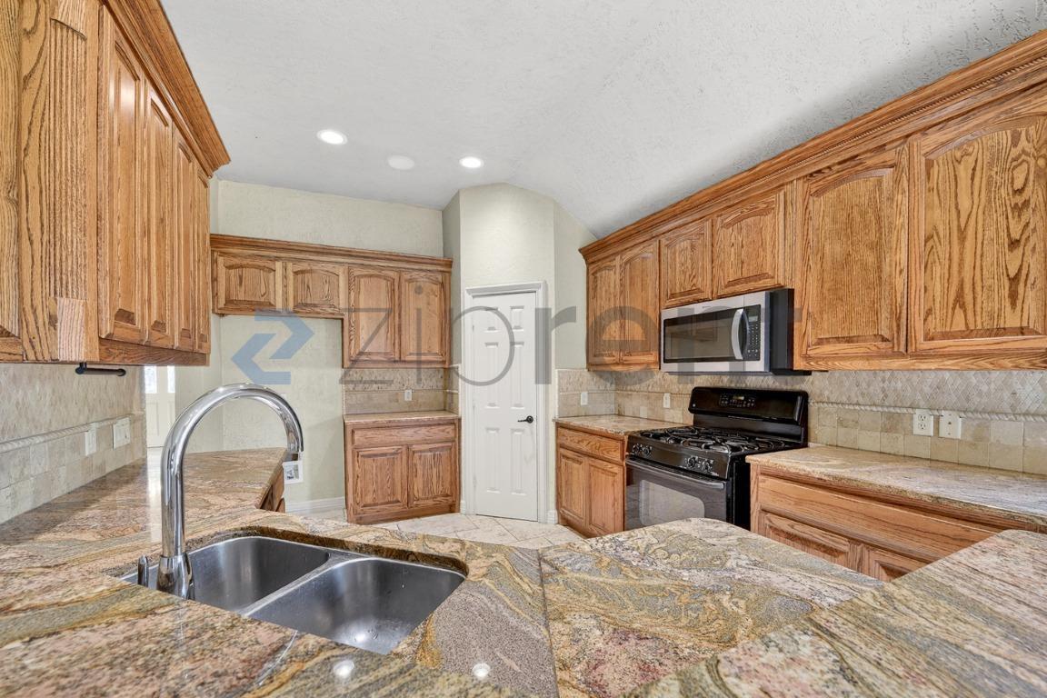 Building Photo - 6592 Clydesdale Ct