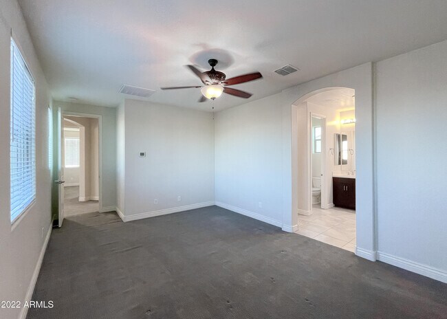 Building Photo - 2902 E Ebony Dr