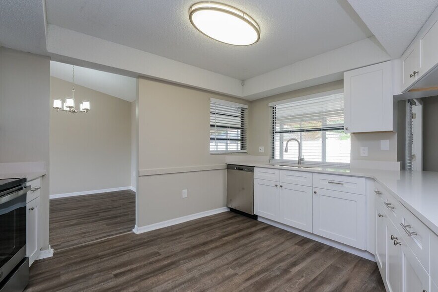 Building Photo - 8823 Gum Tree Ave