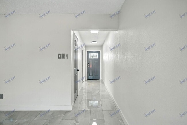 Building Photo - 2109 Jeannette Ct