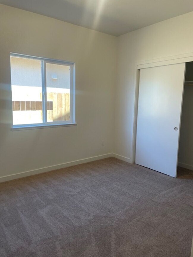 Building Photo - Stylish New-Construction Rental Near UC Me...