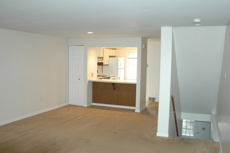 LivingRoom/Dining Room - 628 Windsor Ave