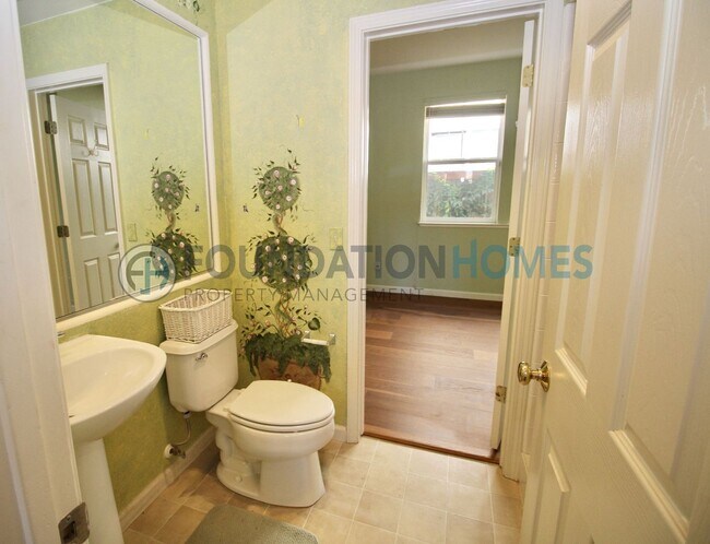 Building Photo - Rare 5BD Corner Lot Home in Hamilton Southgate — Soaring Ceilings & Hardwood Floors - FOUNDATION