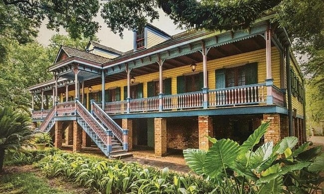 Building Photo - 201 Magazine St