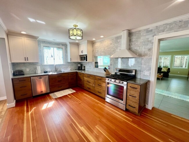 Building Photo - Charming Furnished Home in PG available May 01, 2026!