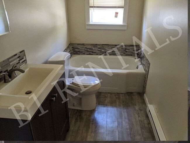 Building Photo - 707 S Vine St