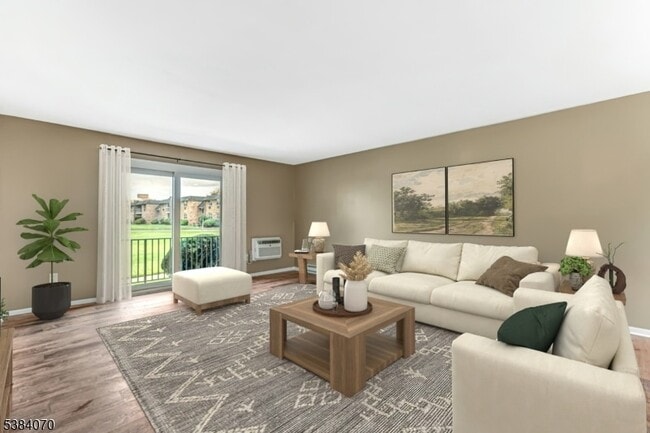 Building Photo - 807 Eves Dr