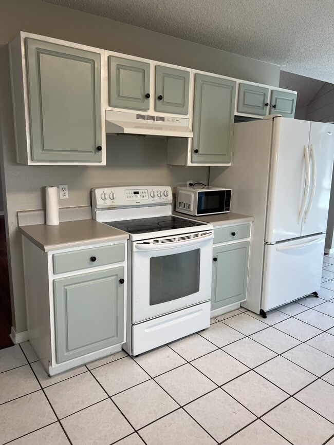 Building Photo - 160 Nicole Ln