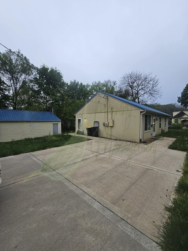 Primary Photo - ENERGY EFFICIENT!!!