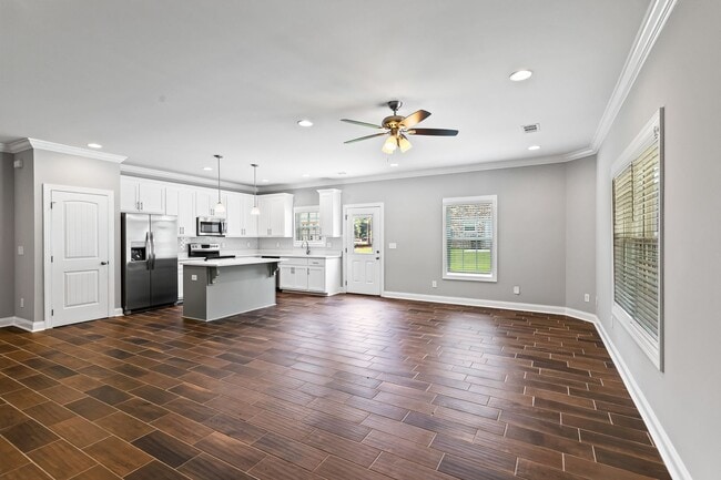 Building Photo - Available July 15th!