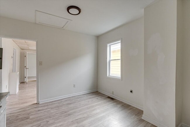 Building Photo - 555 Dodson Ave