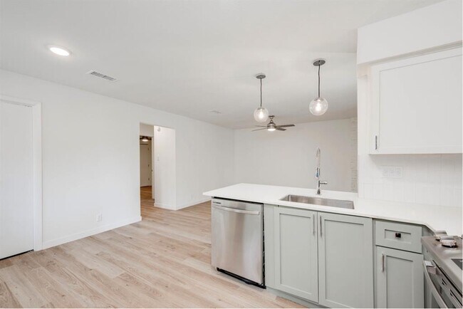 Building Photo - 900 Cougar Cove
