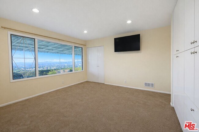 Building Photo - 3641 Sunswept Dr