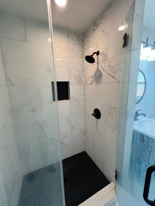 Building Photo - Beautifully Maintained 3 bedroom home