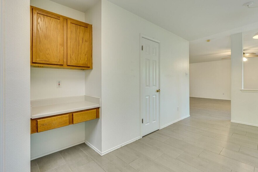 Building Photo - 162 Madisons Way