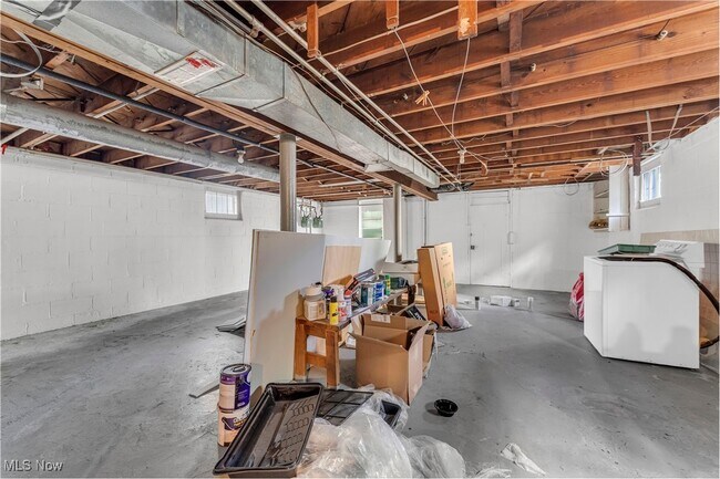 Building Photo - 10007 Parkview Ave