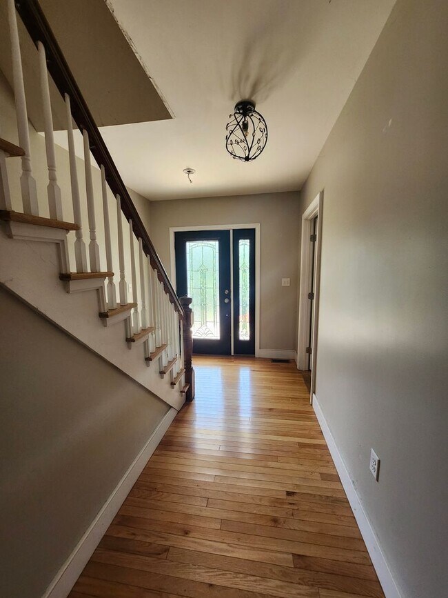 Building Photo - 86 Gilboa St