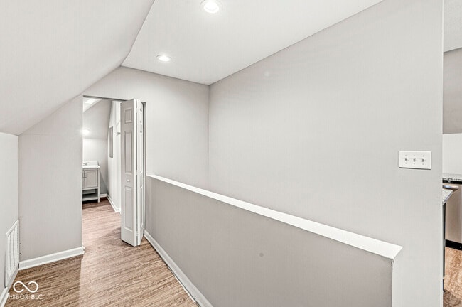 Building Photo - 2345 N Kenwood Ave