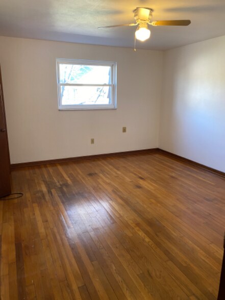 Building Photo - 128 Spring Ln