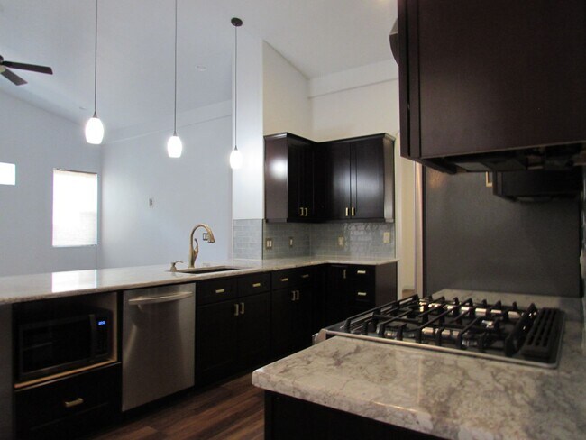 Building Photo - 2096 Two Wood Dr