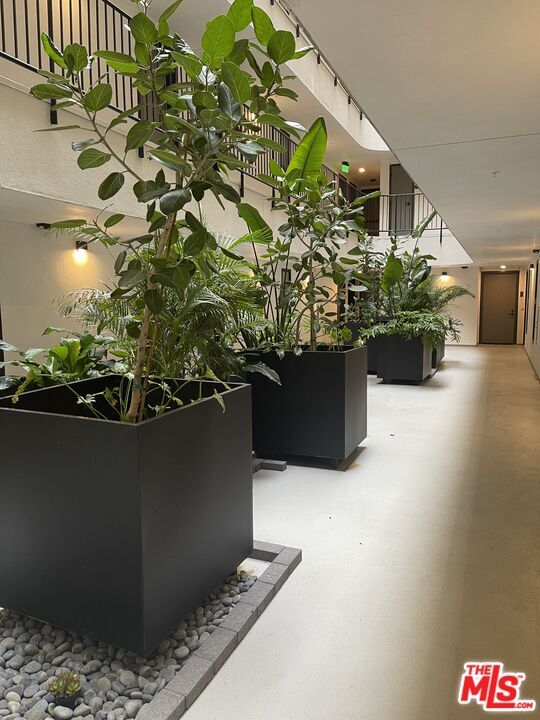 Building Photo - 904 S New Hampshire Ave