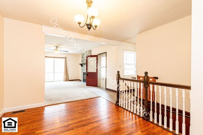 Building Photo - Charming 3 Bedroom Home with Fantastic Outdoor Space - Animals Welcome!