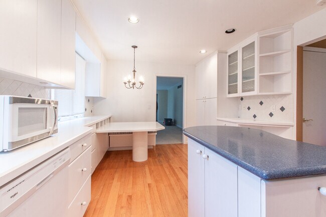 Building Photo - 3535 Balfour Dr