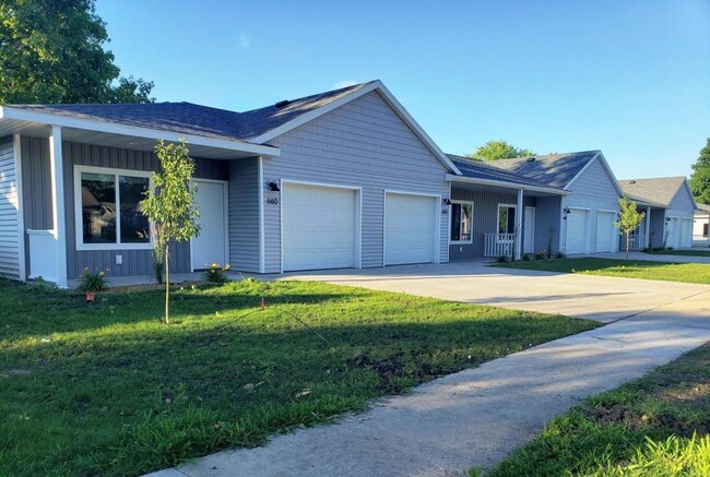 Building Photo - 3 Reserve Ct