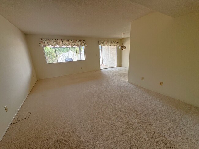 Building Photo - 9061 E Palms Park Dr