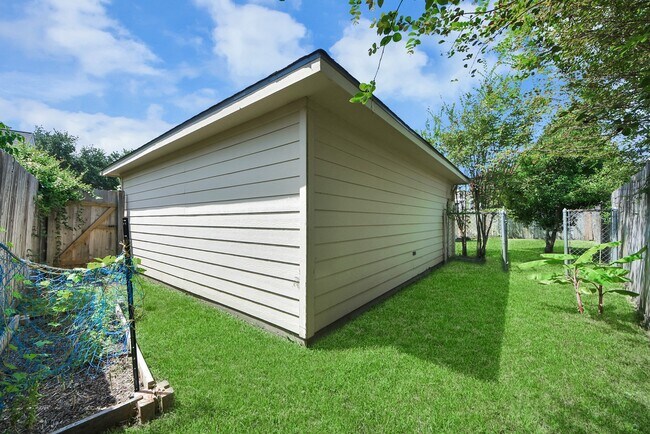 Building Photo - 16710 Colony Terrace Dr
